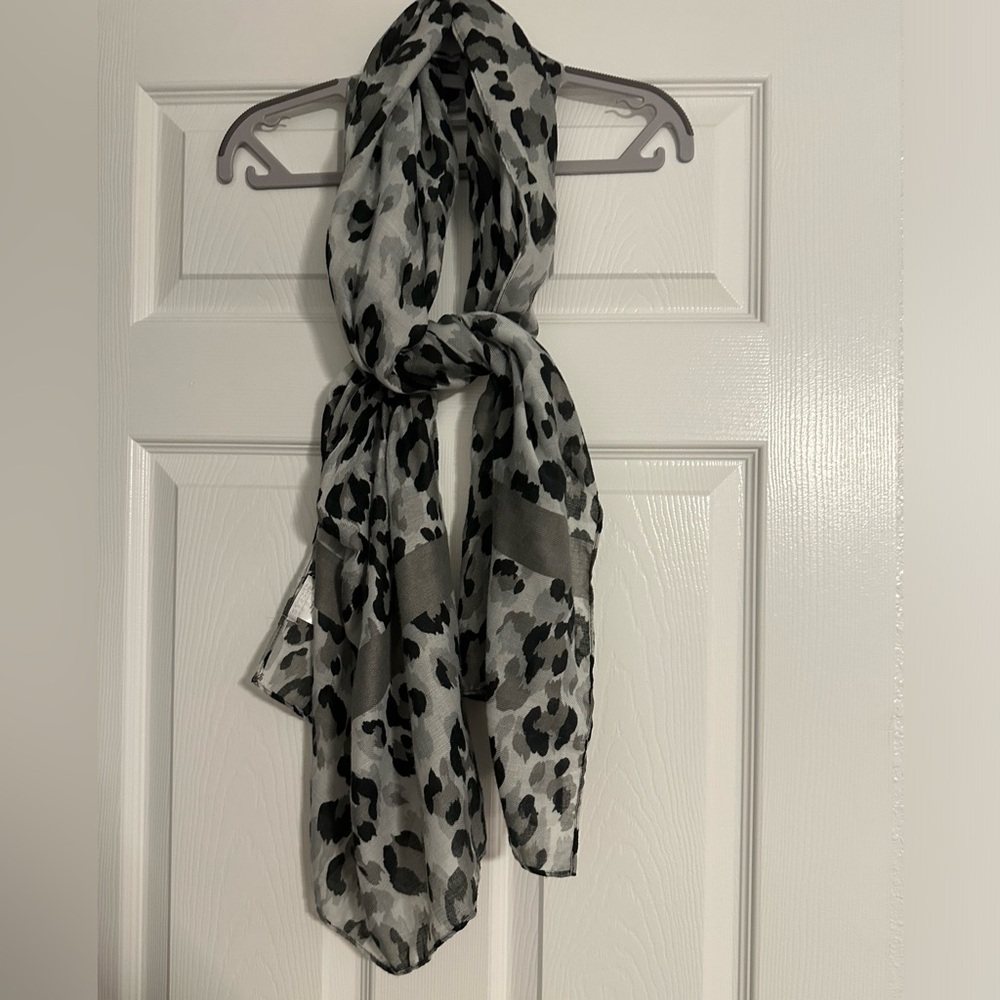Cheetah Gray and black printed scarf